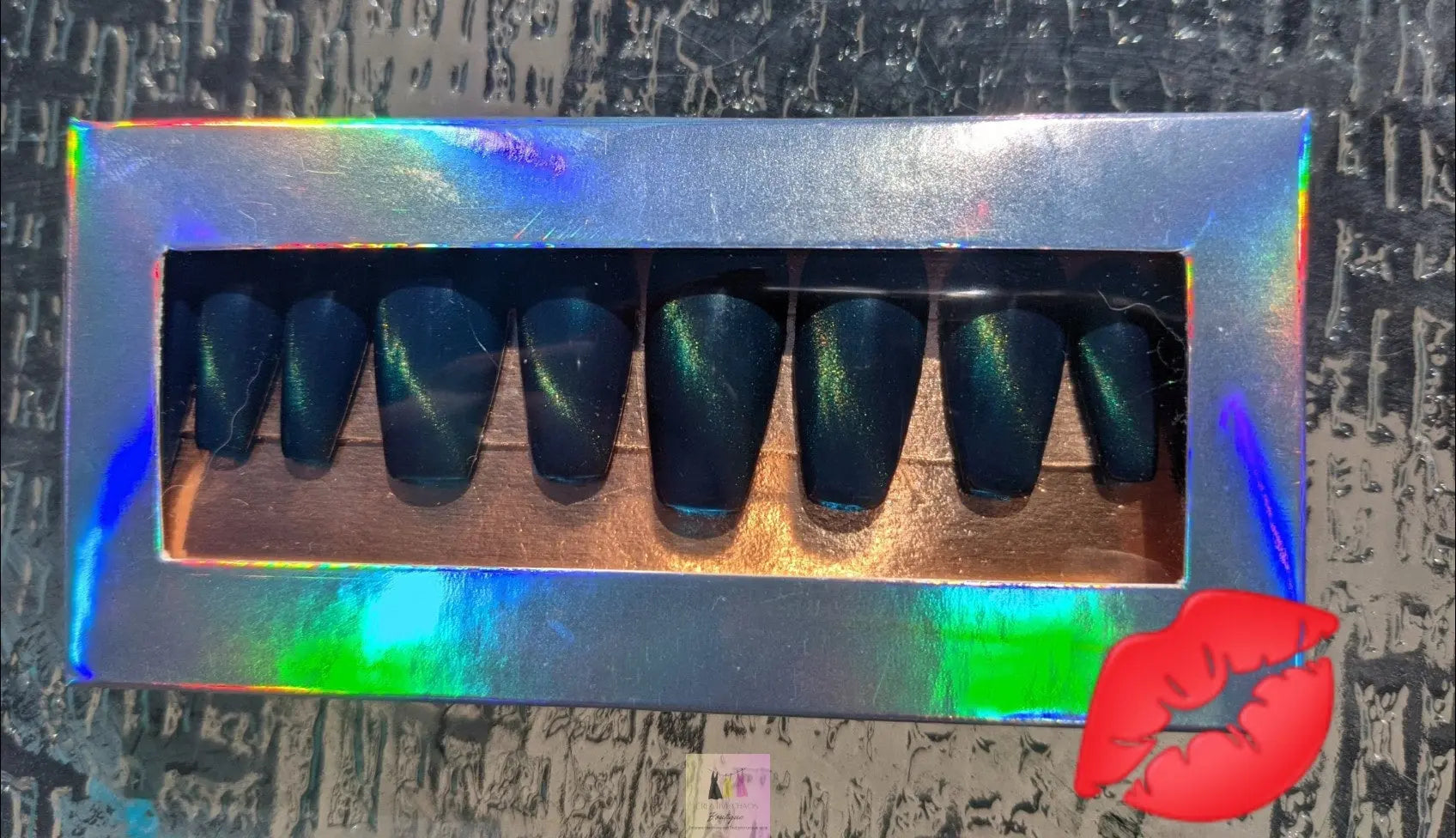 Customized Claws Press - On Nails in Cat Eye: Trendy, Reusable & Customizable Nail Art Solution