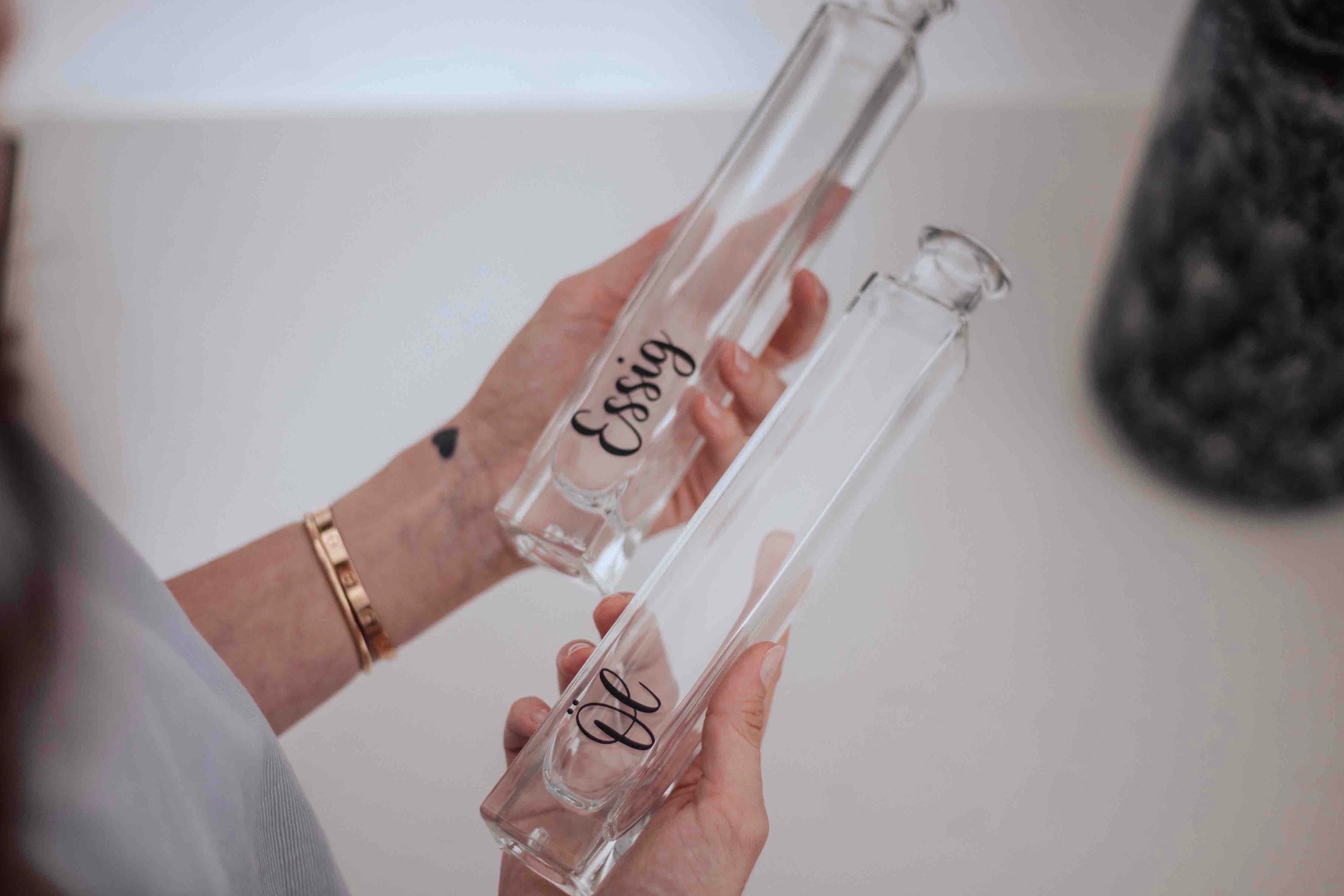 Oil & Vinegar CUBE - Clear Glass Kitchen Storage Containers with Handwritten Labels, Ideal for Home Kitchens and Culinary Displays