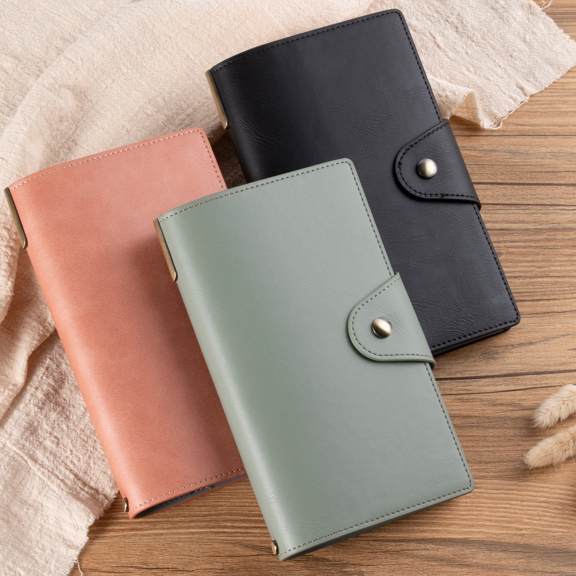 Leather Travelers Notebook - Multifunctional Faux Leather Journal in Black, Brown, Yellow & More for Professionals, Students & Travelers